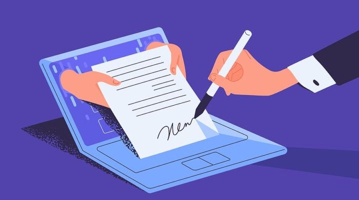 Ký số từ xa loại bỏ những rủi ro về an ninh, tích hợp hệ thống cho doanh nghiệp 2 bigstock Man Putting Esignature Into Le 366823489 e1628226169243
