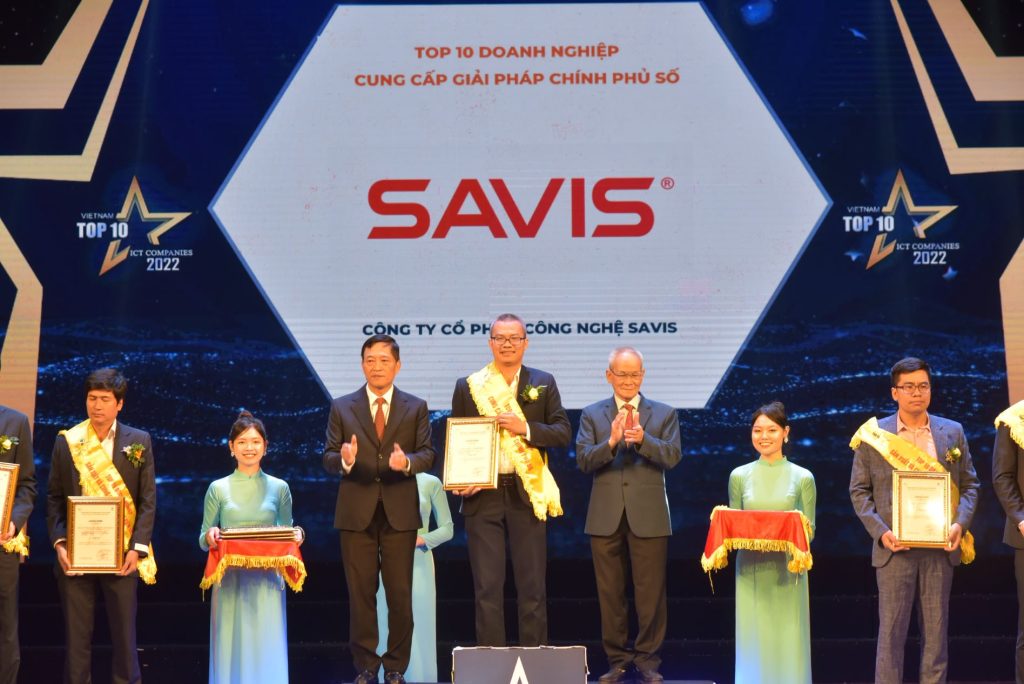 SAVIS và SAVIS Digital được vinh danh ở 03 lĩnh vực tại Lễ trao giải TOP 10 doanh nghiệp CNTT Việt Nam 2022 2 anh a Tung