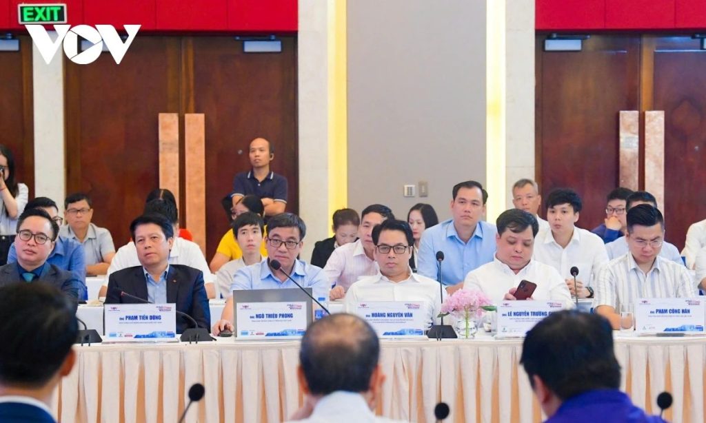 Bước tiến mới trong chuyển đổi số khu vực công: Chuyển đổi số quản lý hành chính và đảm bảo an toàn thông tin 2 Ong Hoang Nguyen Van chia se ve noi dung Chuyen doi so trong quan ly hanh chinh va bao mat thong tin